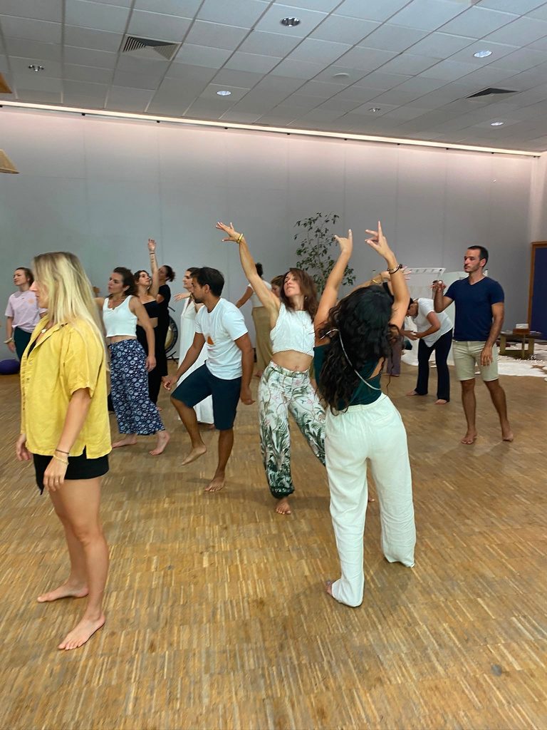 Participant·es en train de danser